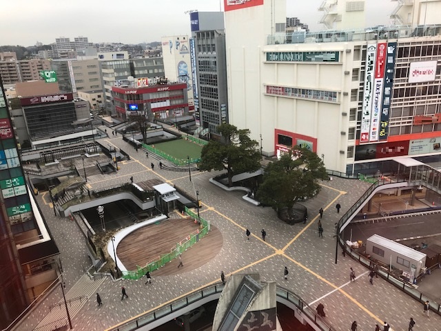 リニューアルした藤沢駅北口ペデストリアンデッキ（全景）