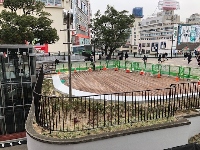 リニューアルした藤沢駅北口ペデストリアンデッキ（待ち合わせ広場）