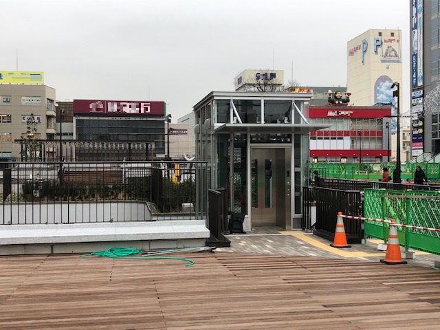 リニューアルした藤沢駅北口ペデストリアンデッキ（バスロータリー中央エレベーター）